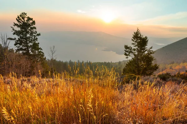 Lago Las Montañas Atardecer — Foto de Stock