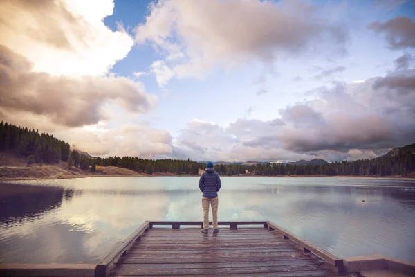 山湖の男 — ストック写真