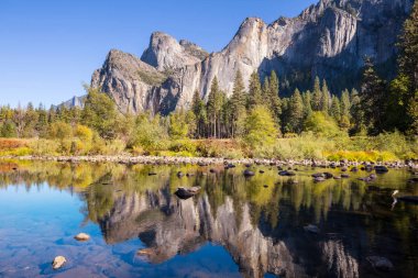 Güzel Yosemite Ulusal Parkı manzaraları, California