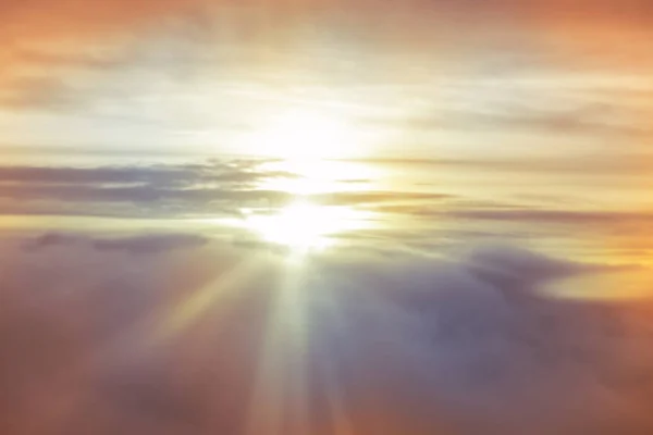Nietypowe Burzowe Chmury Zachodzie Słońca Jasne Kolory Czerwony Pomarańczowy Nieba — Zdjęcie stockowe