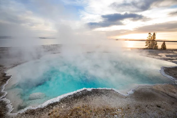 Houten Promenade Langs Geiser Velden Yellowstone National Park Verenigde Staten — Stockfoto