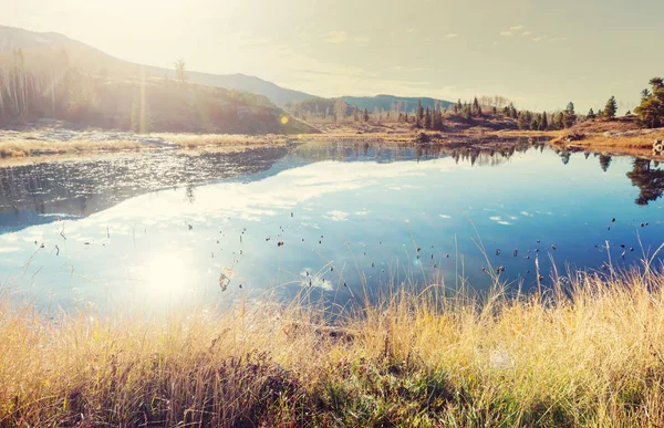 Krásné Jezero Podzimní Sezóně — Stock fotografie