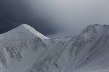 Minter dağlar içinde tırmanış