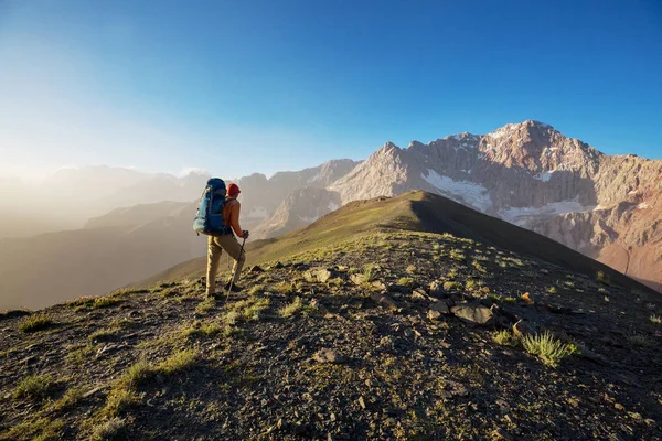 Wanderlust Time Man Hiking Beautiful Fann Mountains Pamir Tajikistan Central — Stock Photo, Image