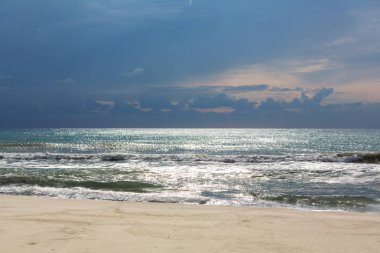 Deniz Beach'te fırtına hava