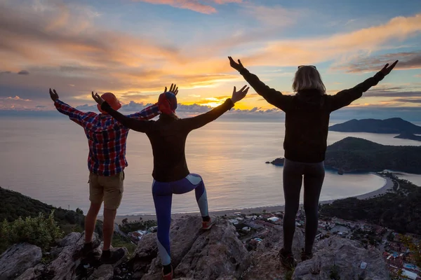 Gente Caminata Las Montañas — Foto de Stock