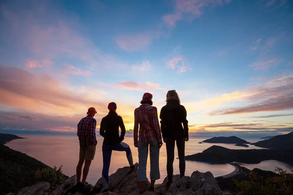 Gente Caminata Las Montañas — Foto de Stock