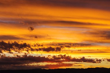 Yukarıda deniz günbatımı sahne