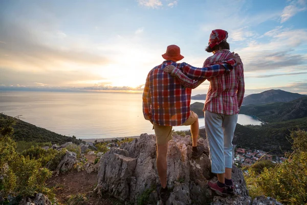 Türkiye dağlarındaki güzel doğa manzaraları. Lycian tarzı yürüyüşçüler arasında meşhurdur..