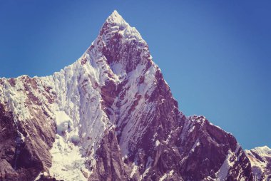 Cordillera Huayhuash, Peru, Güney Amerika 'daki güzel dağ manzaraları
