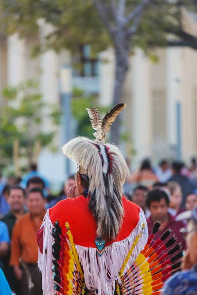 Native American Χορευτές Δείχνουν Τους Παραδοσιακούς Χορούς Τους Σχετικά Την — Φωτογραφία Αρχείου