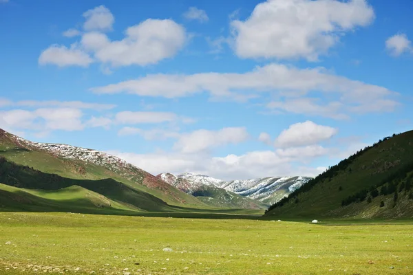 モンゴルの風光明媚な景色の山 — ストック写真