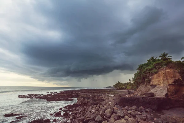 Tropikalnej Plaży Wyspie Bali Indonezja — Zdjęcie stockowe