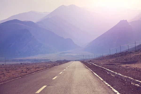 山の中で風景道路 旅行の背景 — ストック写真