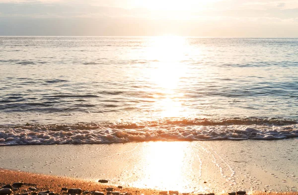 Scenografico Tramonto Colorato Sulla Costa Del Mare Buono Carta Parati — Foto Stock