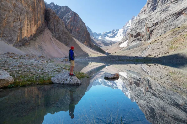 Belo Lago Sereno Nas Montanhas Fanns Ramo Pamir Tajiquistão — Fotografia de Stock