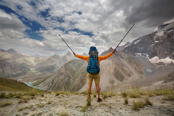 Hora Vagar Hombre Excursión Las Hermosas Montañas Fann Pamir Tayikistán — Foto de Stock
