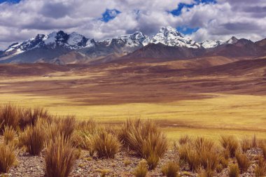 Cordillera Huayhuash, Peru, Güney Amerika 'daki güzel dağ manzaraları
