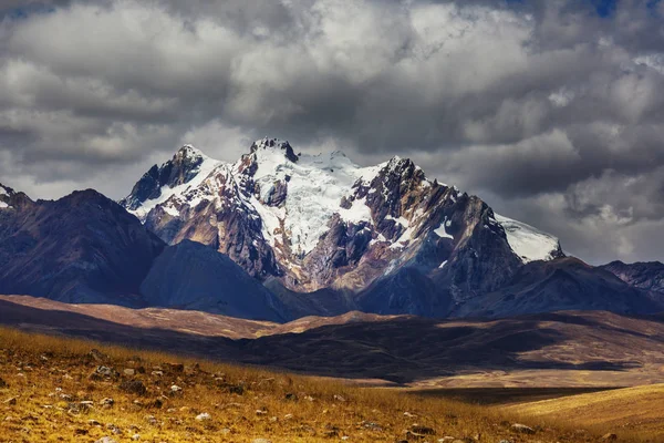 Gyönyörű Hegyvidéki Tájak Cordillera Huayhuash Peru Dél Amerika — Stock Fotó