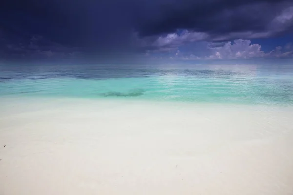 モルディブ ビーチの自然の風光明媚なビュー — ストック写真
