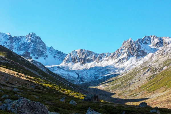 지역에 산맥의 시즌이다 아름다운 — 스톡 사진