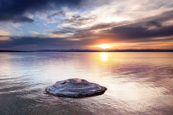 Йеллоустонское Озеро — стоковое фото