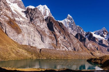 Cordillera Huayhuash, Peru, Güney Amerika 'daki güzel dağ manzaraları