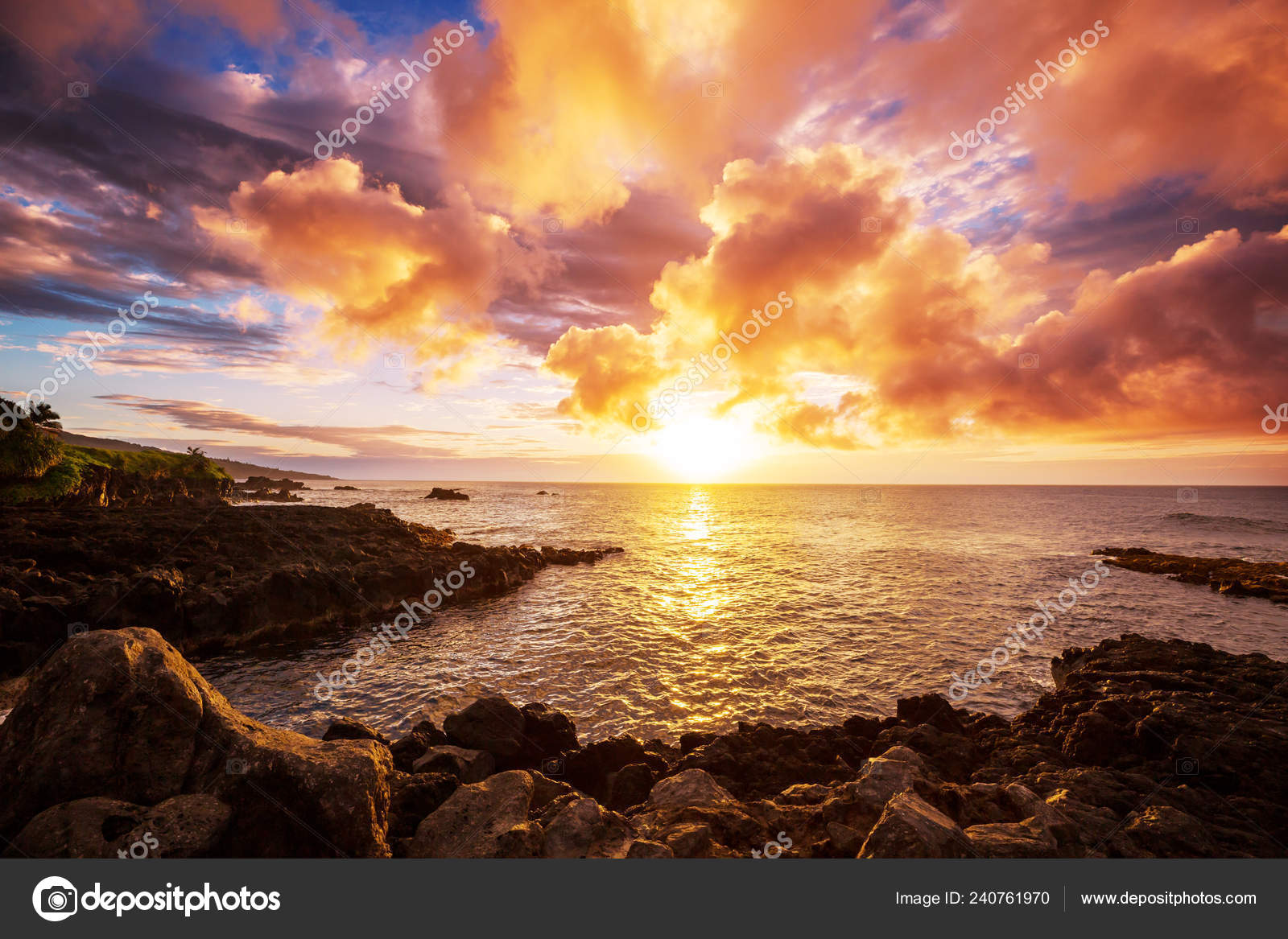 환상적 일몰을 맞이하는 하와이 해변입니다 아름다운 휴일의 — 스톡 사진 © kamchatka #240761970, image size:1600x1167