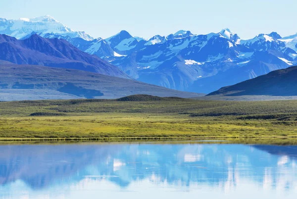 Montagnes Pittoresques Alaska Été Massifs Enneigés Glaciers Pics Rocheux — Photo