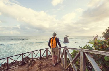 Kosta Rika 'daki güzel tropikal Pasifik Okyanusu kıyısı