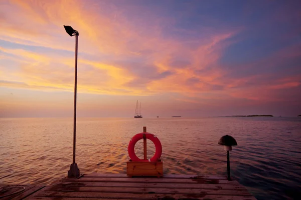 Nádherný Barevný Západ Slunce Mořském Pobřeží Dobrý Pro Tapetu Nebo — Stock fotografie