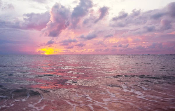 Escénica Puesta Sol Colores Costa Del Mar Bueno Para Fondo —  Fotos de Stock