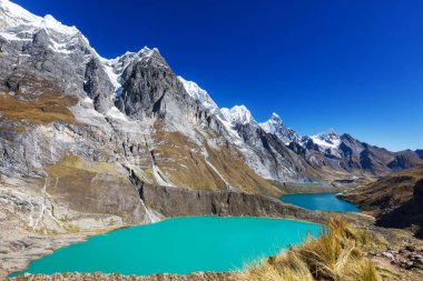 Cordillera Huayhuash, Peru 'daki üç göl.