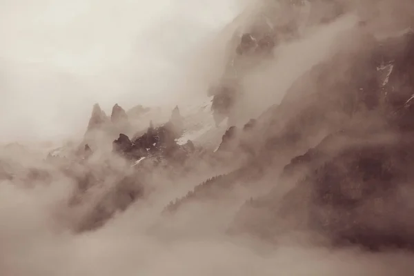 Hermosa Escena Matutina Las Montañas Niebla Amanecer — Foto de Stock