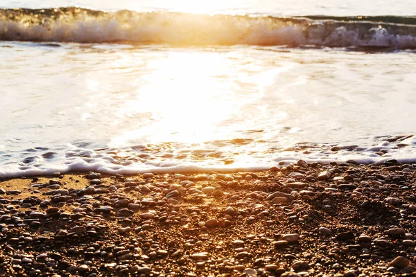 Прекрасна Морська Хвиля Галька Заході Сонця Дивовижний Відпочинок Подорожі Фон — стокове фото