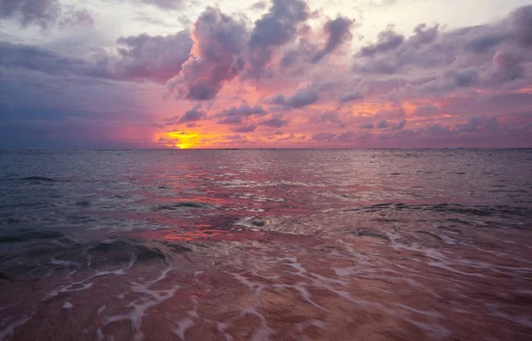 Scenic Apus Soare Colorat Coasta Mării Bun Pentru Tapet Sau — Fotografie, imagine de stoc