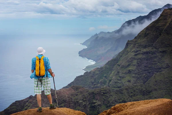 ナパリコースト カウアイ島 Icland ハワイでのハイキングします — ストック写真