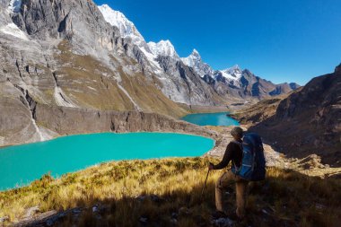 Cordillera Huayhuash, Peru 'daki üç göl.