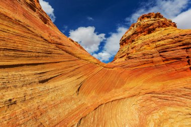 Kumtaşı oluşumları Utah, ABD. Güzel sıradışı manzaralar. Mercan rengi tonlama yaşayan.
