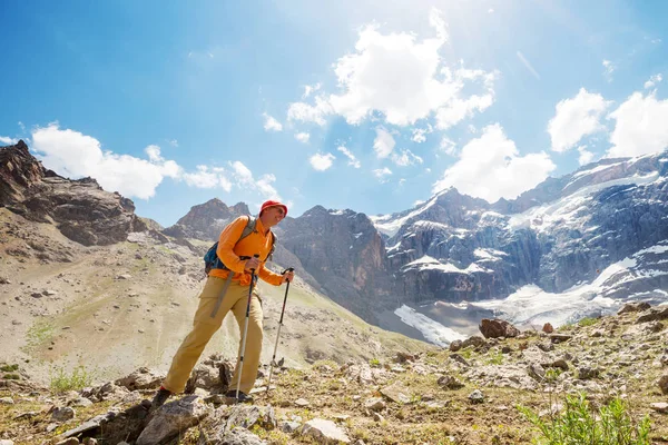 Vacker Morgon Scen Bergen Dimma Vid Soluppgången — Stockfoto