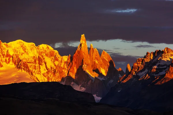 Arjantin Patagonya Dağlarındaki Meşhur Cerro Torre Zirvesi Güney Amerika Daki — Stok fotoğraf