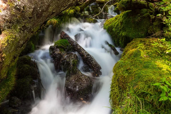 Wasser Kaskade Natur Malerische Aussicht — Stockfoto