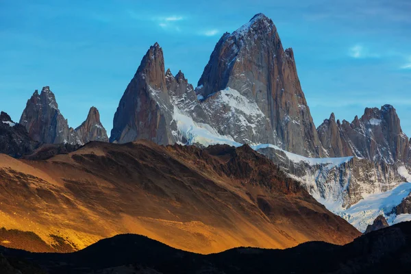 아르헨티나 파타고니아에서 아름답고 악센트가 어려운 봉우리중 하나인 — 스톡 사진