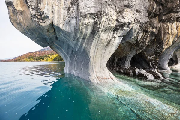 一般的なカレラ パタゴニア チリの湖の珍しい大理石の洞窟 Carretera アウストラル旅行 — ストック写真