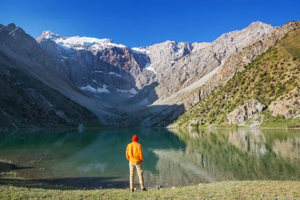 Hora Vagar Hombre Excursión Las Hermosas Montañas Fann Pamir Tayikistán — Foto de Stock