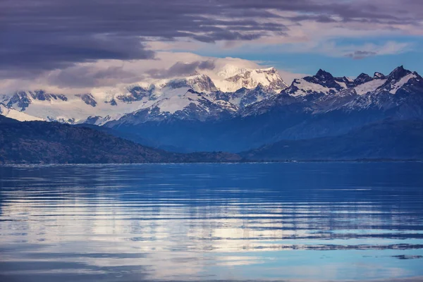 智利巴塔哥尼亚南部Carretera Austral石子路沿线美丽的山景 — 图库照片