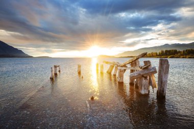 Gündoğumu yerinde göl