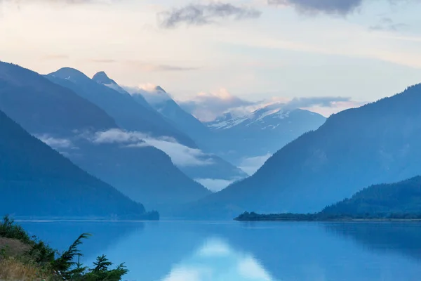 Scena Serene Lângă Lacul Munte Din Canada Reflecția Rocilor Apa — Fotografie, imagine de stoc