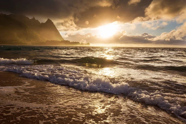 Mooie Scène Tunnels Beach Het Eiland Kauai Hawaii Verenigde Staten — Stockfoto