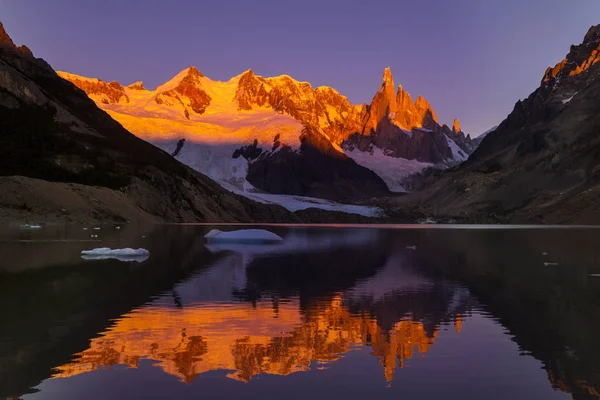 Arjantin Patagonya Dağlarındaki Meşhur Cerro Torre Zirvesi Güney Amerika Daki — Stok fotoğraf